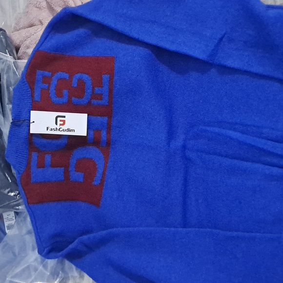 MENS/WOMENS SWEATERS - Picture 4 of 6